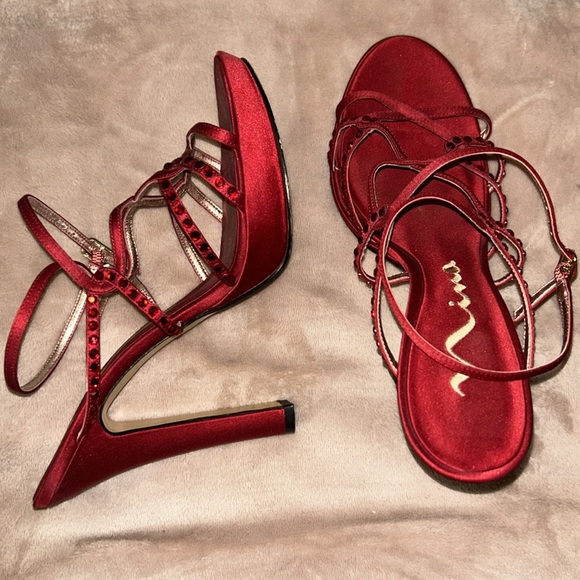Preowned Nina Satin Red rhinestone Strappy heels Size 9.5 M - Picture 3 of 6